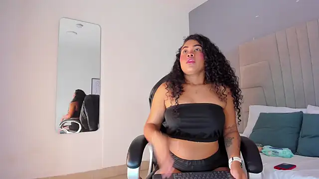 Snapshot of lanna_jones_ chatting on 10.15.25 lanna jones  online show from 10.15.25