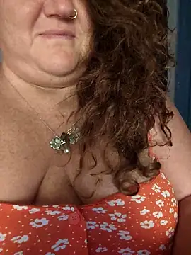 Snapshot of Partenope chatting on 10.12.25 Partenope online show from 10.12.25