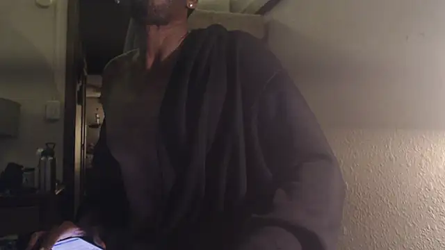 Snapshot of AlickleStiff chatting on 10.23.25 AlickleStiff online show from 10.23.25