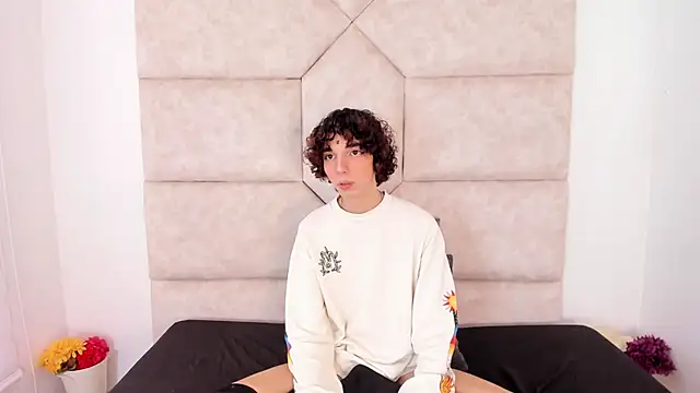 Snapshot of Scaarlett_22_ chatting on 10.10.25 Scaarlett 22  online show from 10.10.25