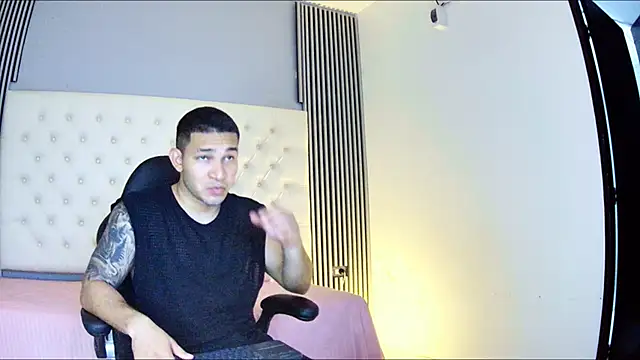 Snapshot of venedic_bull chatting on 10.20.25 venedic bull online show from 10.20.25