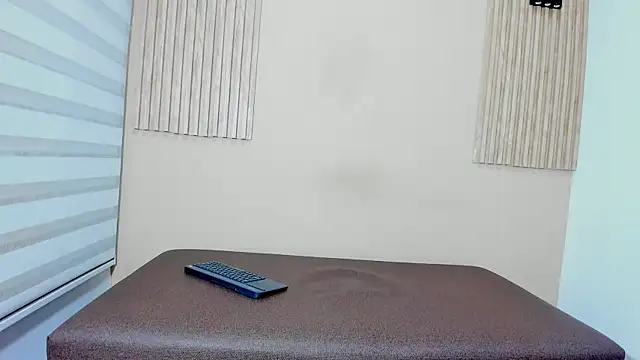 Snapshot of VANESA_RUSEFF chatting on 10.05.25 VANESA RUSEFF online show from 10.05.25