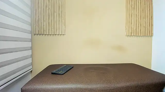 Snapshot of VANESA_RUSEFF chatting on 10.18.25 VANESA RUSEFF online show from 10.18.25