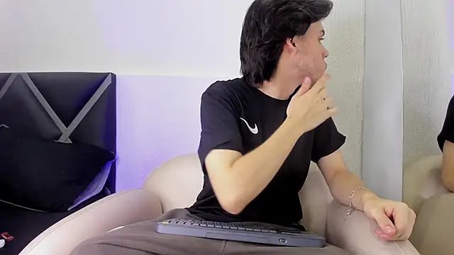 Snapshot of Lucian_grey chatting on 10.09.25 Lucian grey online show from 10.09.25