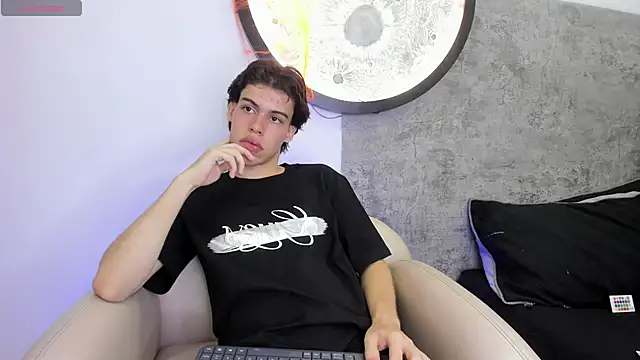 Snapshot of Lucian_grey chatting on 10.25.25 Lucian grey online show from 10.25.25