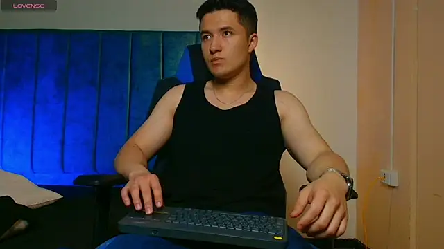 Snapshot of EthanConnor_ chatting on 10.03.25 EthanConnor  online show from 10.03.25