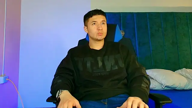 Snapshot of EthanConnor_ chatting on 10.18.25 EthanConnor  online show from 10.18.25