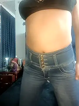 Snapshot of lizethavila chatting on 10.13.25 lizethavila online show from 10.13.25