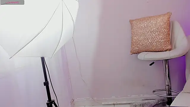 Snapshot of niky_love21 chatting on 10.22.25 niky love21 online show from 10.22.25