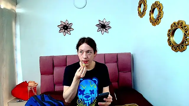 Snapshot of SnowyX_ chatting on 10.10.25 SnowyX  online show from 10.10.25