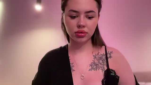 Snapshot of AlmaryKim chatting on 09.24.25 AlmaryKim online show from 09.24.25