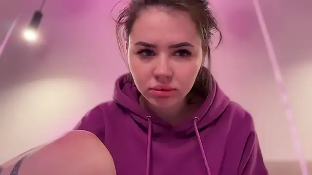 Snapshot of AlmaryKim chatting on 10.03.25 AlmaryKim online show from 10.03.25