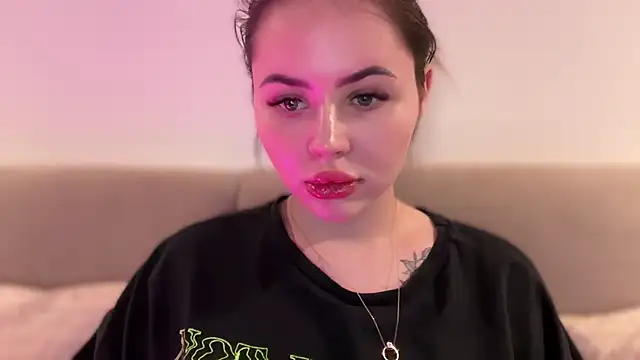 Snapshot of AlmaryKim chatting on 11.01.25 AlmaryKim online show from 11.01.25