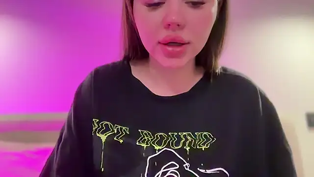 Snapshot of AlmaryKim chatting on 11.04.25 AlmaryKim online show from 11.04.25