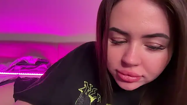 Snapshot of AlmaryKim chatting on 11.18.25 AlmaryKim online show from 11.18.25