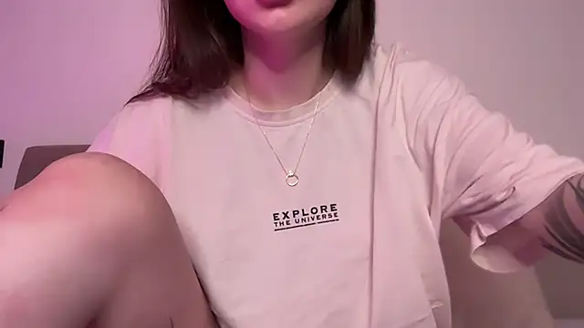 Snapshot of AlmaryKim chatting on 11.21.25 AlmaryKim online show from 11.21.25