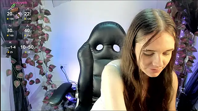 Snapshot of Shinny_Crystal chatting on 10.05.25 Shinny Crystal online show from 10.05.25