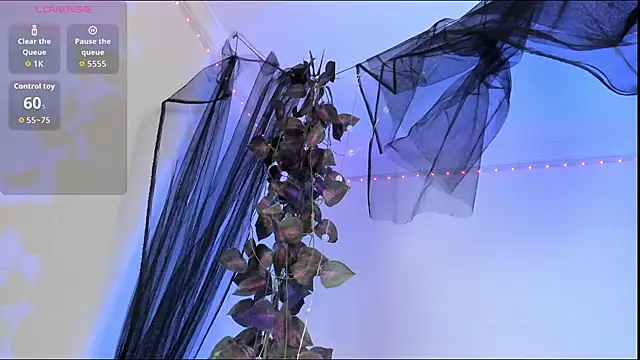 Snapshot of Shinny_Crystal chatting on 10.22.25 Shinny Crystal online show from 10.22.25