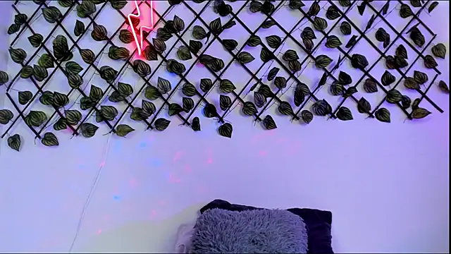 Shinny Crystal online show from 10.28.25