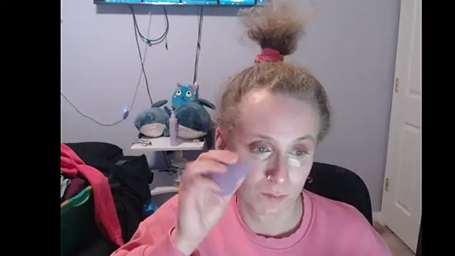 Snapshot of cinderellie chatting on 10.27.25 cinderellie online show from 10.27.25