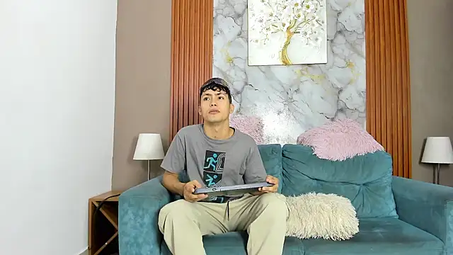 VERY HOT GUYS online show from 05.14.26
