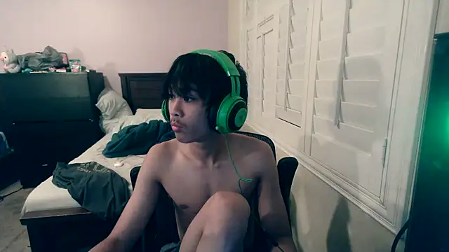 youngasianboy2007 online show from 10.14.25