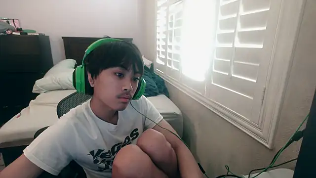 youngasianboy2007 online show from 10.19.25