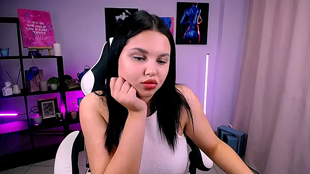 Snapshot of KittyKrissy_ chatting on 10.19.25 KittyKrissy  online show from 10.19.25