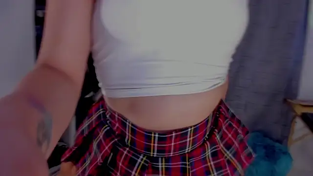 Snapshot of AmaruBloom chatting on 10.01.25 AmaruBloom online show from 10.01.25