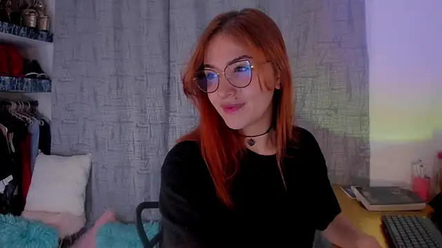 Snapshot of AmaruBloom chatting on 10.18.25 AmaruBloom online show from 10.18.25