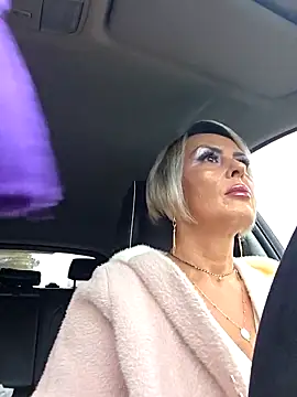 KirraWhite online show from 11.15.25