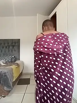 MissBubbles04 online show from 10.18.25