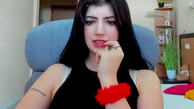 Snapshot of Miamoora chatting on 10.10.25 Miamoora online show from 10.10.25