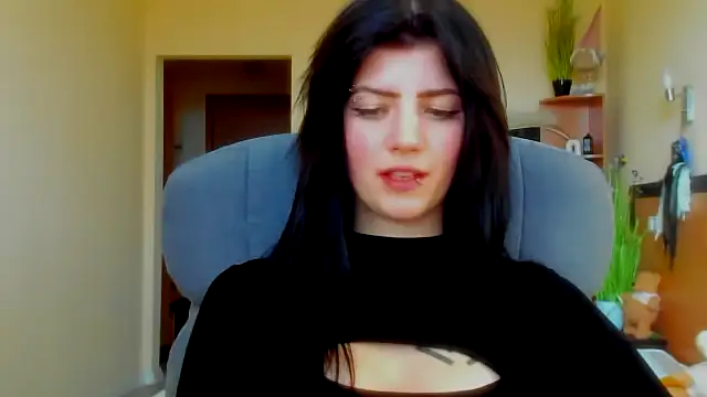 Snapshot of Miamoora chatting on 10.26.25 Miamoora online show from 10.26.25