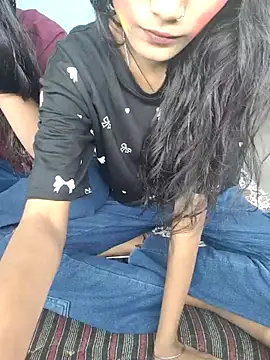 Snapshot of Unique_girls90 chatting on 03.04.26 Unique girls90 online show from 03.04.26