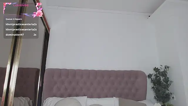 Snapshot of Naughty_kittyy1 chatting on 10.13.25 Naughty kittyy1 online show from 10.13.25