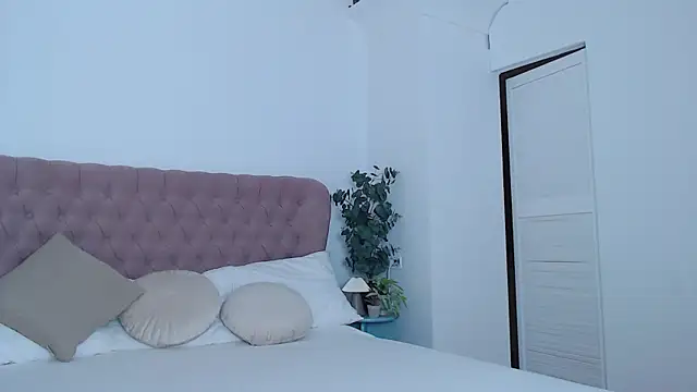 Snapshot of Naughty_kittyy1 chatting on 10.16.25 Naughty kittyy1 online show from 10.16.25