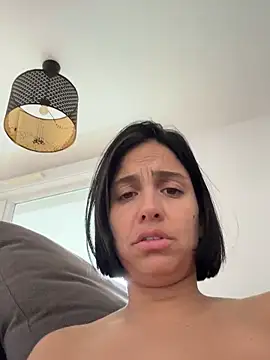 LaPetiteKim online show from 10.29.25