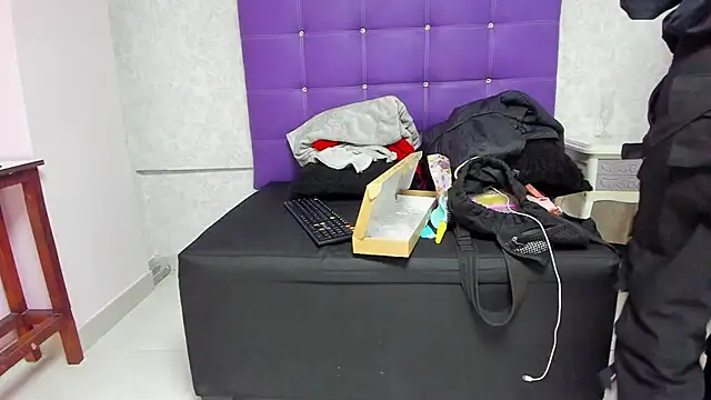 LeaMoreau22 online show from 11.06.25