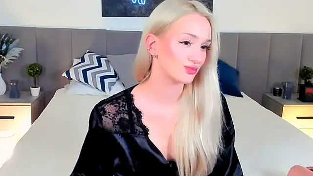 SugarWhisper online show from 11.25.25