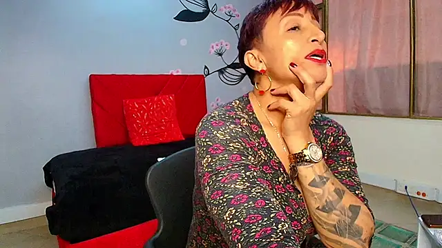 Snapshot of Charlotte__Gray chatting on 10.05.25 Charlotte  Gray online show from 10.05.25