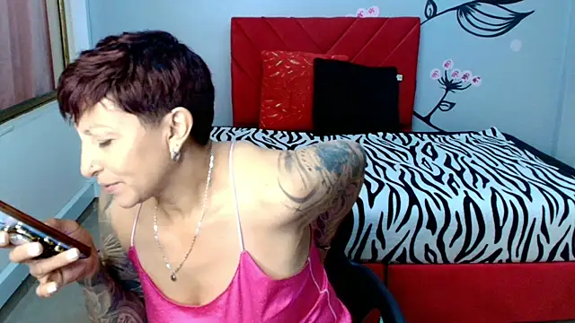 Snapshot of Charlotte__Gray chatting on 10.15.25 Charlotte  Gray online show from 10.15.25