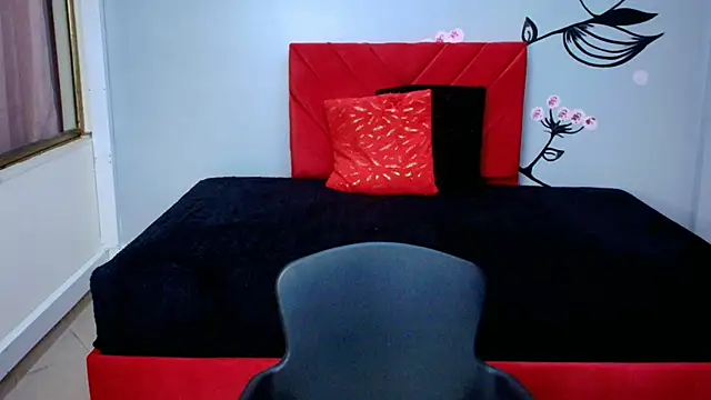 Snapshot of Charlotte__Gray chatting on 10.18.25 Charlotte  Gray online show from 10.18.25