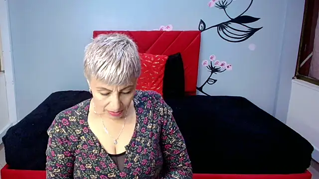 Snapshot of Charlotte__Gray chatting on 10.21.25 Charlotte  Gray online show from 10.21.25