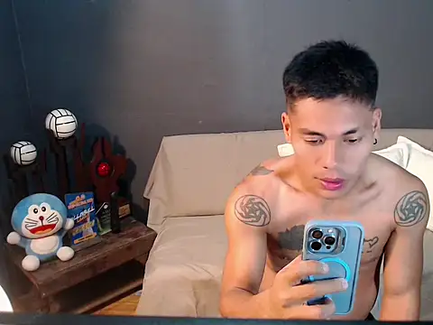 Snapshot of Cute_Lucas chatting on 10.02.25 Cute Lucas online show from 10.02.25