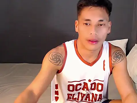 Snapshot of Cute_Lucas chatting on 10.08.25 Cute Lucas online show from 10.08.25