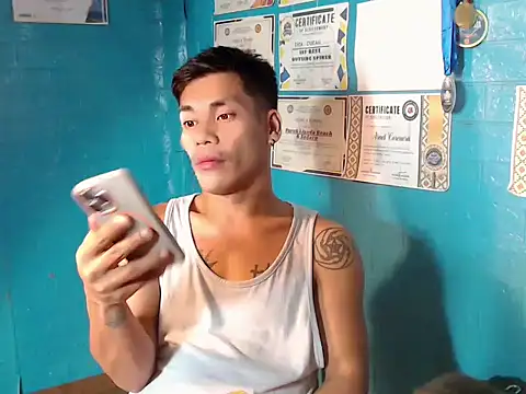 Snapshot of Cute_Lucas chatting on 10.20.25 Cute Lucas online show from 10.20.25