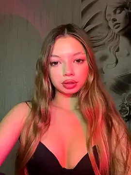 Snapshot of _Siennaaa_ chatting on 10.06.25  Siennaaa  online show from 10.06.25