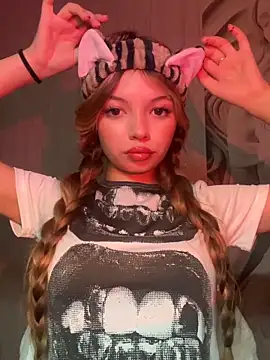 Snapshot of _Siennaaa_ chatting on 10.09.25  Siennaaa  online show from 10.09.25