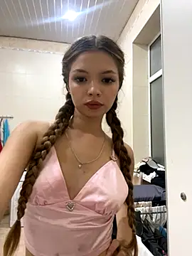 Snapshot of _Siennaaa_ chatting on 10.10.25  Siennaaa  online show from 10.10.25